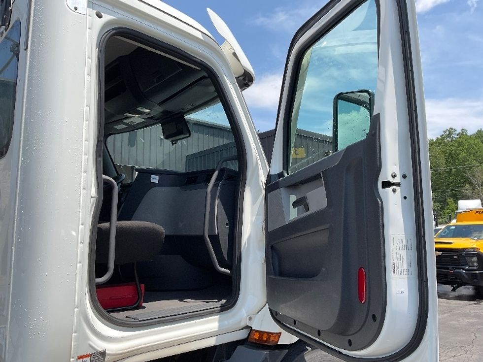 Day Cab Tractor-Heavy Duty Tractors-Freightliner-2020-T11664ST-Jessup-PA-239,881\n\t\tmiles-$ 54,500 - Image 12