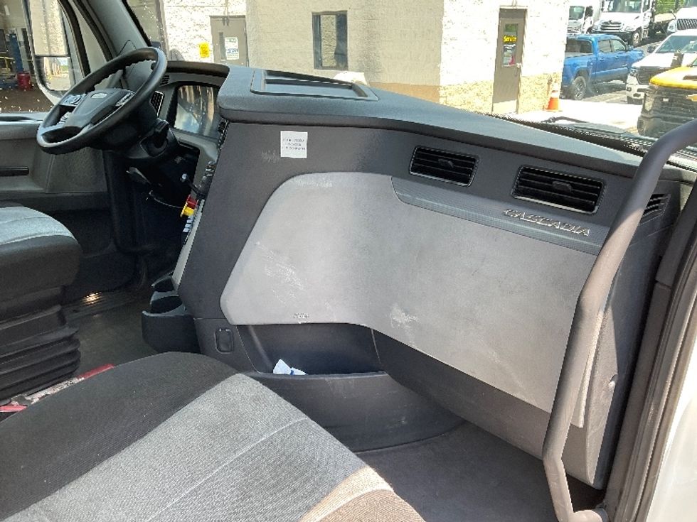 Day Cab Tractor-Heavy Duty Tractors-Freightliner-2020-T11664ST-Jessup-PA-239,881\n\t\tmiles-$ 54,500 - Image 13