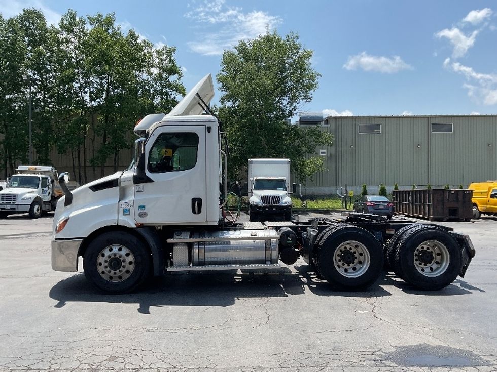 Day Cab Tractor-Heavy Duty Tractors-Freightliner-2020-T11664ST-Jessup-PA-239,881\n\t\tmiles-$ 54,500 - Image 4