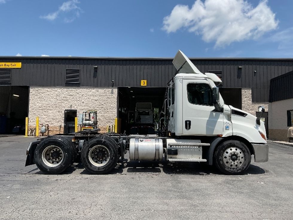 Day Cab Tractor-Heavy Duty Tractors-Freightliner-2020-T11664ST-Jessup-PA-239,881\n\t\tmiles-$ 54,500 - Image 8