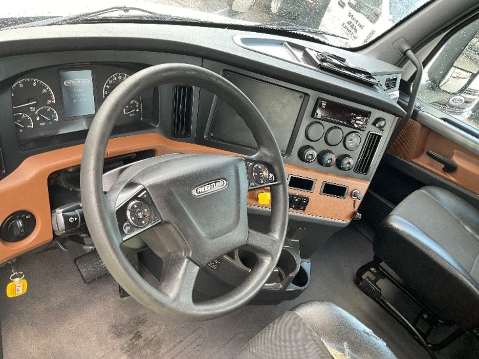Day Cab Tractor-Heavy Duty Tractors-Freightliner-2020-T11664ST-Kansas City-MO-351,491\n\t\tmiles-$ 39,000 - Image 10