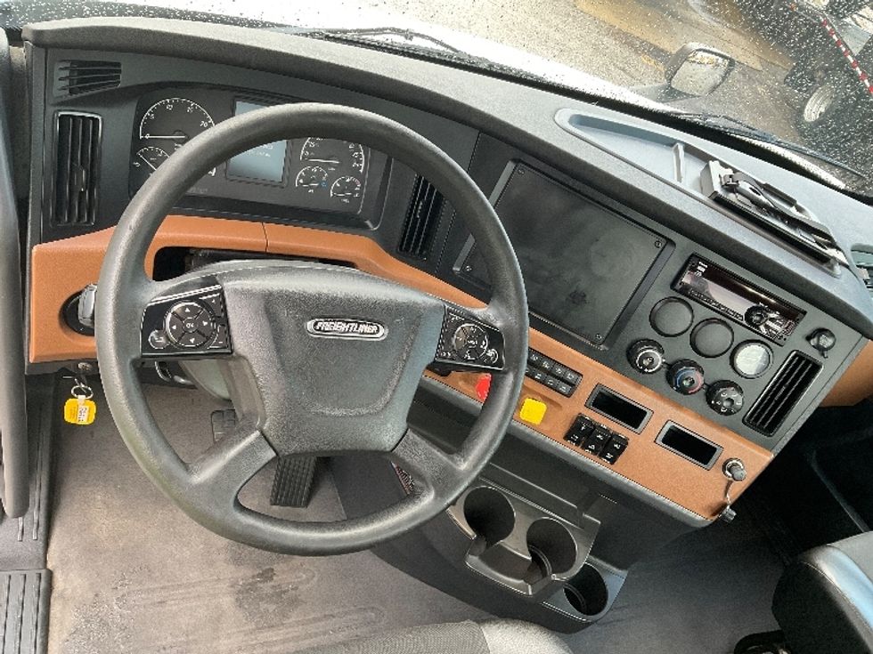 Day Cab Tractor-Heavy Duty Tractors-Freightliner-2020-T11664ST-Kansas City-MO-351,491\n\t\tmiles-$ 39,000 - Image 11