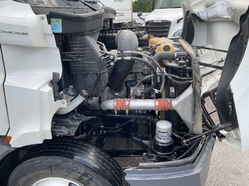 Day Cab Tractor-Heavy Duty Tractors-Freightliner-2020-T11664ST-Kansas City-MO-351,491\n\t\tmiles-$ 39,000 - Image 15