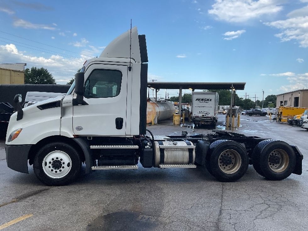 Day Cab Tractor-Heavy Duty Tractors-Freightliner-2020-T11664ST-Kansas City-MO-351,491\n\t\tmiles-$ 39,000 - Image 4