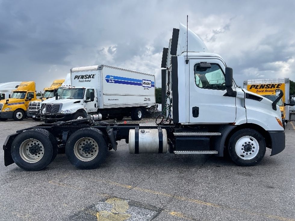 Day Cab Tractor-Heavy Duty Tractors-Freightliner-2020-T11664ST-Kansas City-MO-351,491\n\t\tmiles-$ 39,000 - Image 8