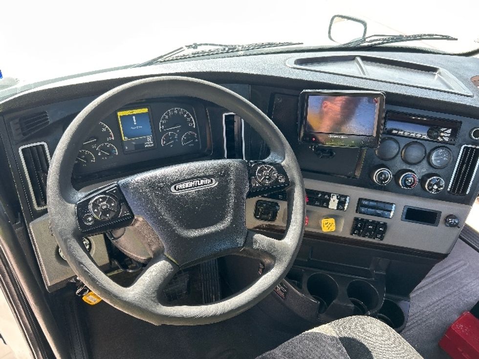 Day Cab Tractor-Heavy Duty Tractors-Freightliner-2020-T11664ST-Katy-TX-695,590\n\t\tmiles-$ 28,000 - Image 11