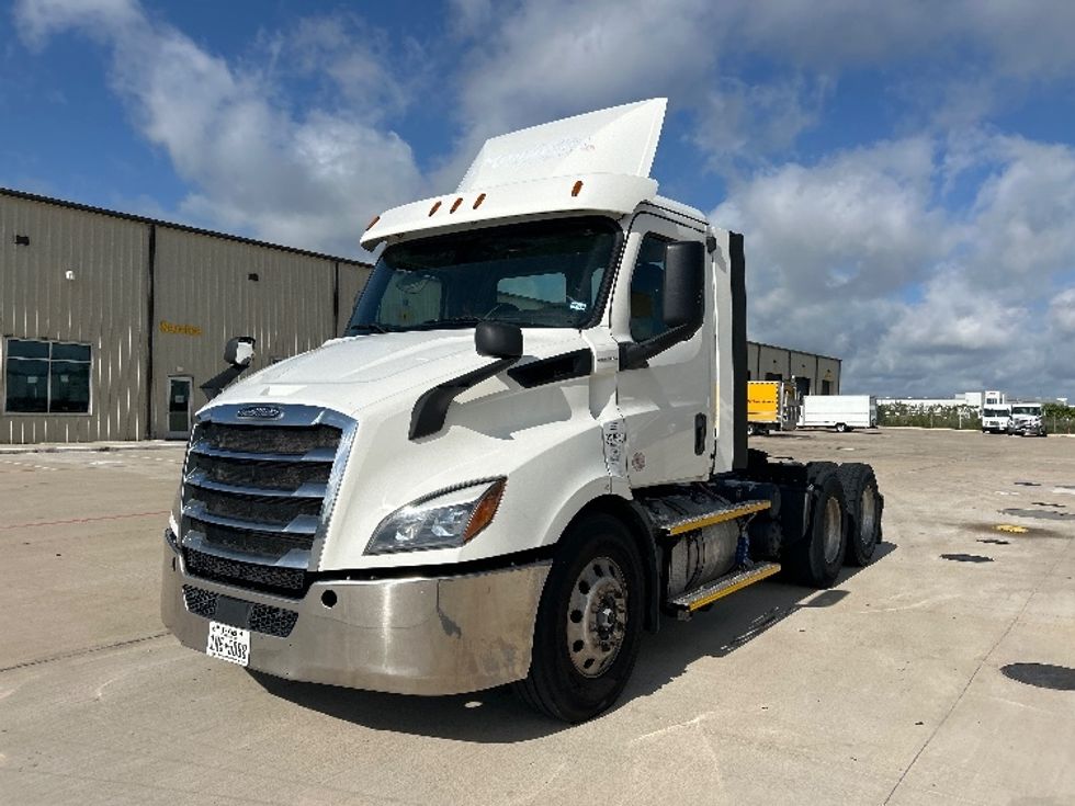 Day Cab Tractor-Heavy Duty Tractors-Freightliner-2020-T11664ST-Katy-TX-695,590\n\t\tmiles-$ 28,000 - Image 3