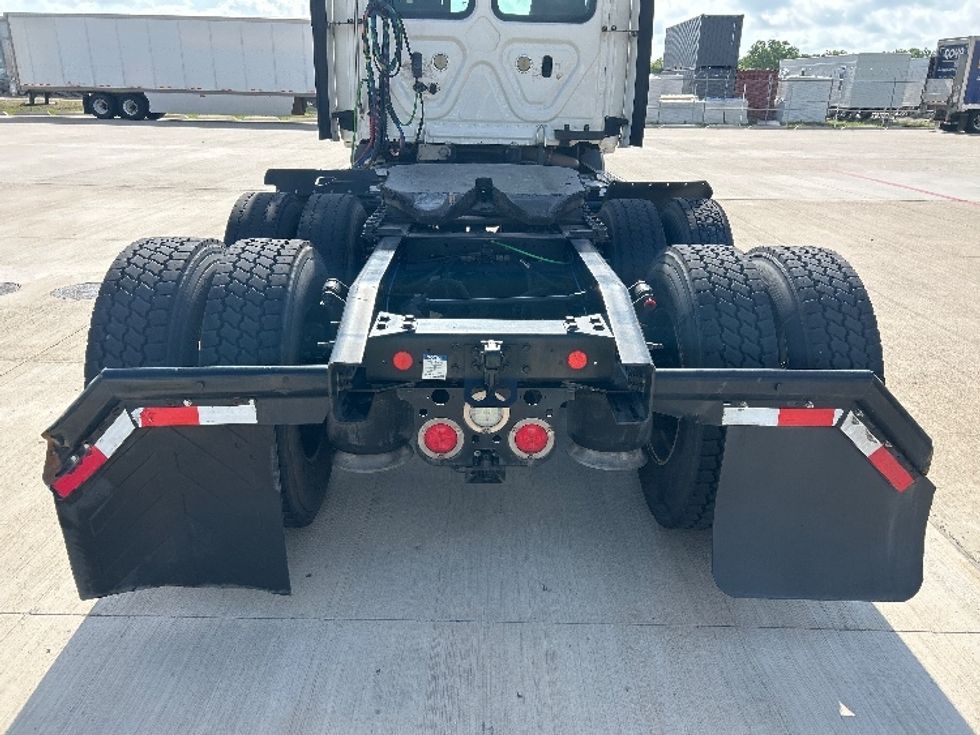 Day Cab Tractor-Heavy Duty Tractors-Freightliner-2020-T11664ST-Katy-TX-695,590\n\t\tmiles-$ 28,000 - Image 6