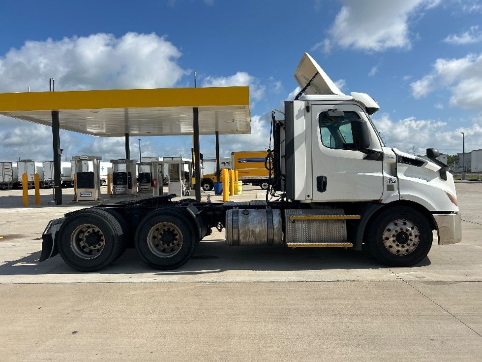 Day Cab Tractor-Heavy Duty Tractors-Freightliner-2020-T11664ST-Katy-TX-695,590\n\t\tmiles-$ 28,000 - Image 8