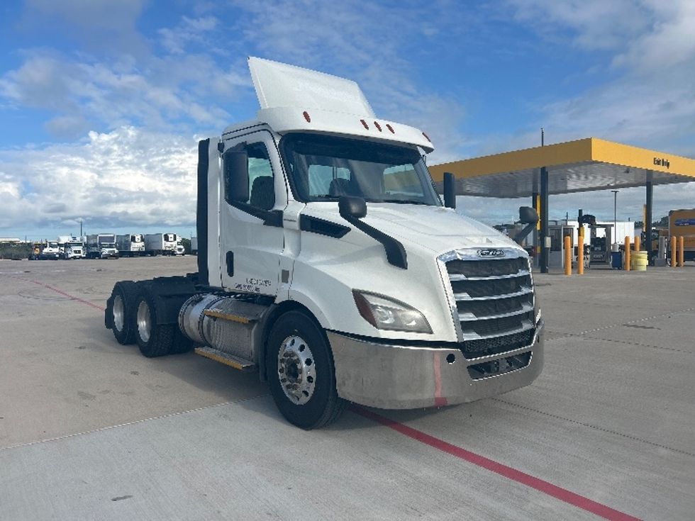 Day Cab Tractor-Heavy Duty Tractors-Freightliner-2020-T11664ST-Katy-TX-806,510\n\t\tmiles-$ 27,250 - Image 1