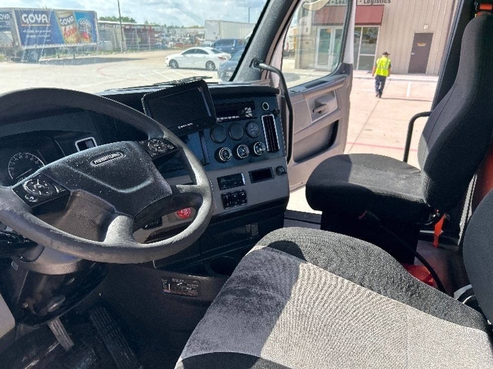 Day Cab Tractor-Heavy Duty Tractors-Freightliner-2020-T11664ST-Katy-TX-806,510\n\t\tmiles-$ 27,250 - Image 10