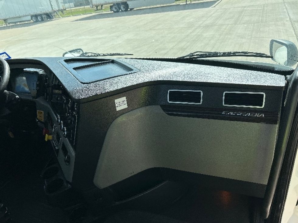 Day Cab Tractor-Heavy Duty Tractors-Freightliner-2020-T11664ST-Katy-TX-806,510\n\t\tmiles-$ 27,250 - Image 13