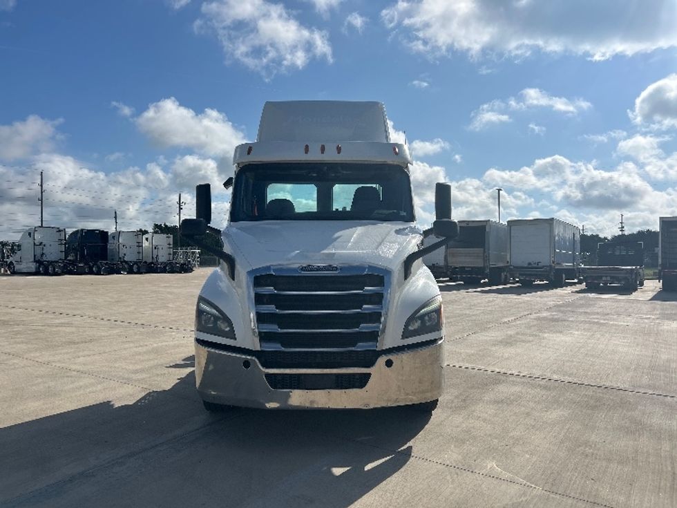 Day Cab Tractor-Heavy Duty Tractors-Freightliner-2020-T11664ST-Katy-TX-806,510\n\t\tmiles-$ 27,250 - Image 2