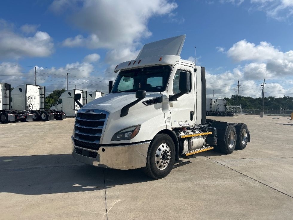 Day Cab Tractor-Heavy Duty Tractors-Freightliner-2020-T11664ST-Katy-TX-806,510\n\t\tmiles-$ 27,250 - Image 3