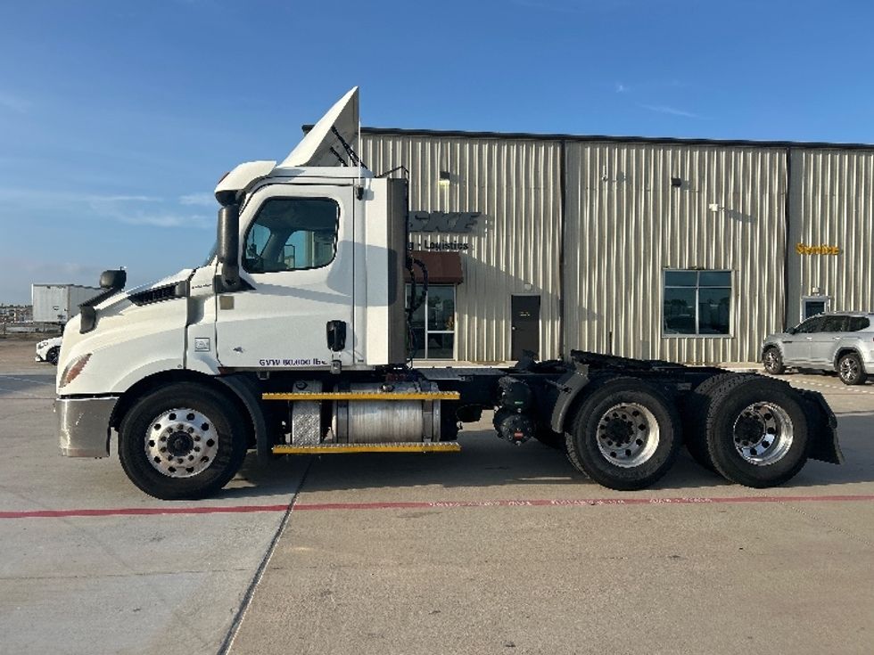 Day Cab Tractor-Heavy Duty Tractors-Freightliner-2020-T11664ST-Katy-TX-806,510\n\t\tmiles-$ 27,250 - Image 4