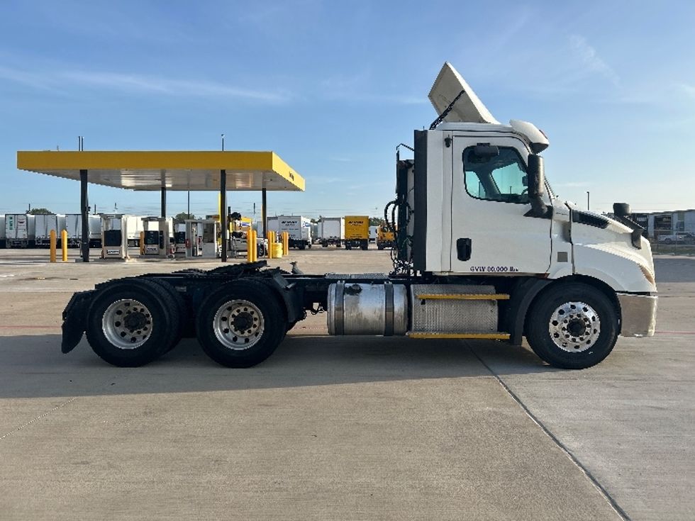 Day Cab Tractor-Heavy Duty Tractors-Freightliner-2020-T11664ST-Katy-TX-806,510\n\t\tmiles-$ 27,250 - Image 8