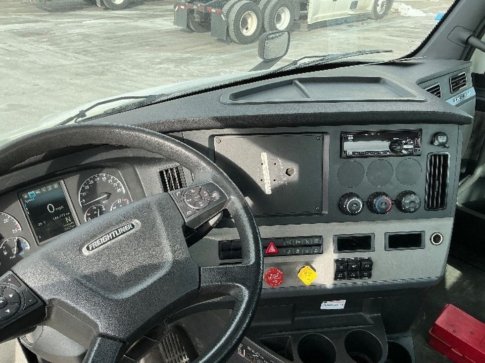 Day Cab Tractor-Heavy Duty Tractors-Freightliner-2020-T11664ST-La Porte-IN-174,974\n\t\tmiles-$ 58,750 - Image 11