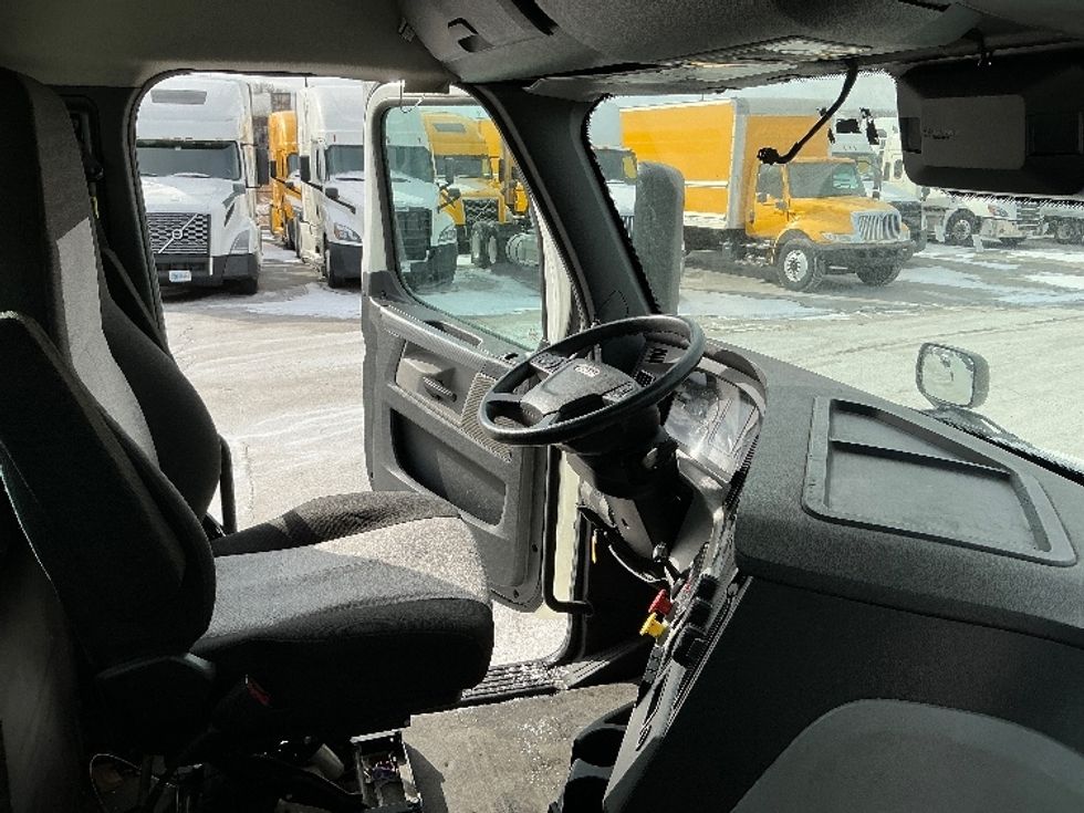 Day Cab Tractor-Heavy Duty Tractors-Freightliner-2020-T11664ST-La Porte-IN-174,974\n\t\tmiles-$ 58,750 - Image 14