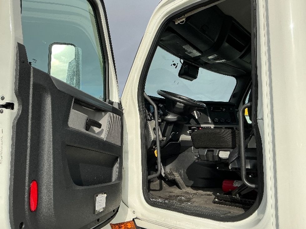 Day Cab Tractor-Heavy Duty Tractors-Freightliner-2020-T11664ST-La Porte-IN-174,974\n\t\tmiles-$ 58,750 - Image 9