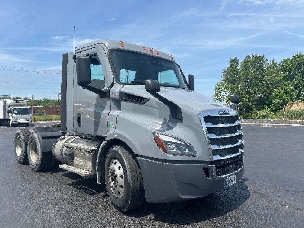 Day Cab Tractor-Heavy Duty Tractors-Freightliner-2020-T11664ST-La Porte-IN-253,113\n\t\tmiles-$ 46,000 - Image 1