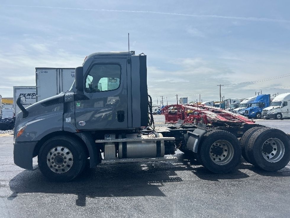 Day Cab Tractor-Heavy Duty Tractors-Freightliner-2020-T11664ST-La Porte-IN-253,113\n\t\tmiles-$ 46,000 - Image 4