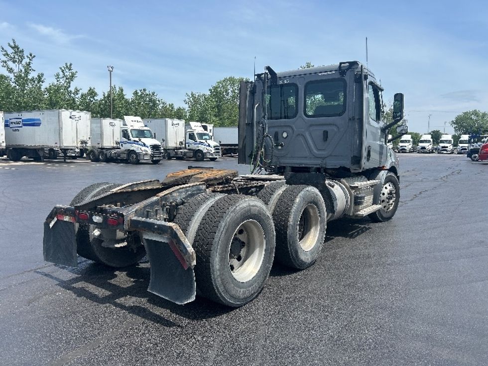 Day Cab Tractor-Heavy Duty Tractors-Freightliner-2020-T11664ST-La Porte-IN-253,113\n\t\tmiles-$ 46,000 - Image 7
