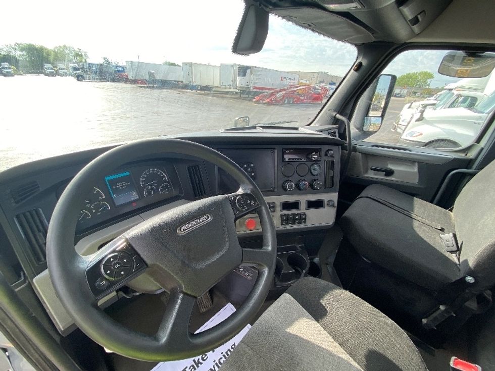 Day Cab Tractor-Heavy Duty Tractors-Freightliner-2020-T11664ST-La Porte-IN-314,065\n\t\tmiles-$ 42,250 - Image 10