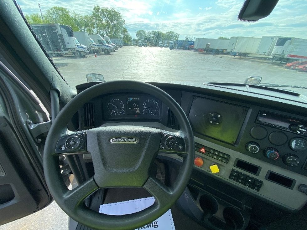 Day Cab Tractor-Heavy Duty Tractors-Freightliner-2020-T11664ST-La Porte-IN-314,065\n\t\tmiles-$ 42,250 - Image 11