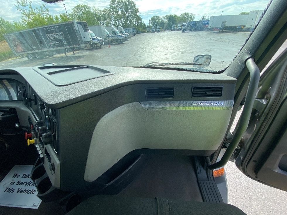 Day Cab Tractor-Heavy Duty Tractors-Freightliner-2020-T11664ST-La Porte-IN-314,065\n\t\tmiles-$ 42,250 - Image 13