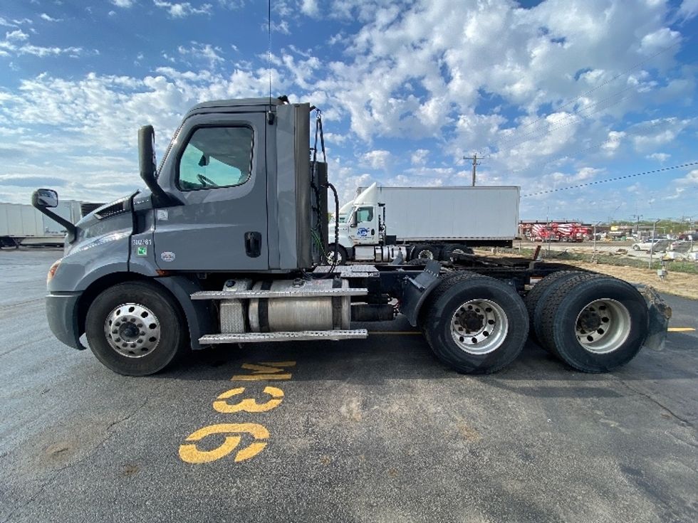 Day Cab Tractor-Heavy Duty Tractors-Freightliner-2020-T11664ST-La Porte-IN-314,065\n\t\tmiles-$ 42,250 - Image 4