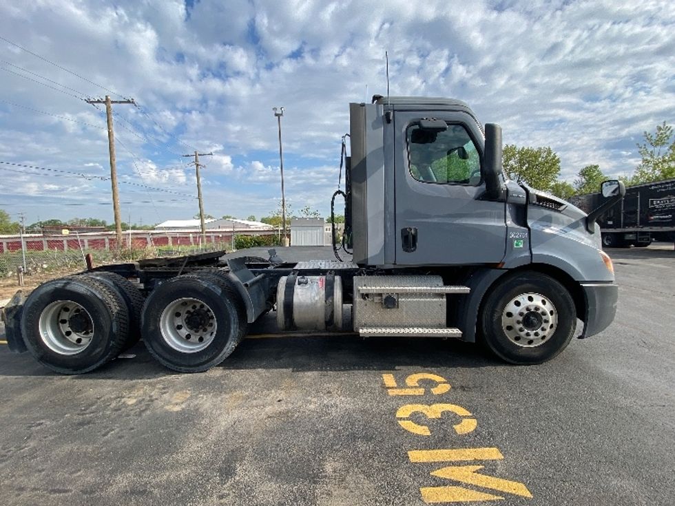Day Cab Tractor-Heavy Duty Tractors-Freightliner-2020-T11664ST-La Porte-IN-314,065\n\t\tmiles-$ 42,250 - Image 8