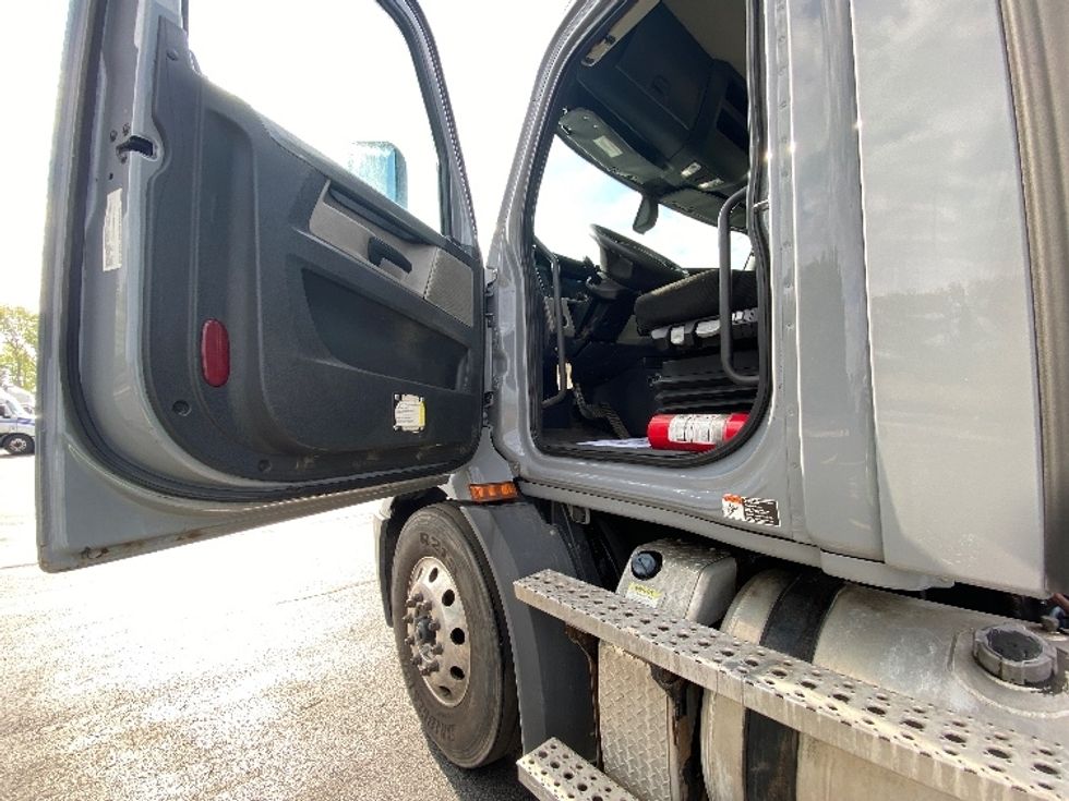 Day Cab Tractor-Heavy Duty Tractors-Freightliner-2020-T11664ST-La Porte-IN-314,065\n\t\tmiles-$ 42,250 - Image 9