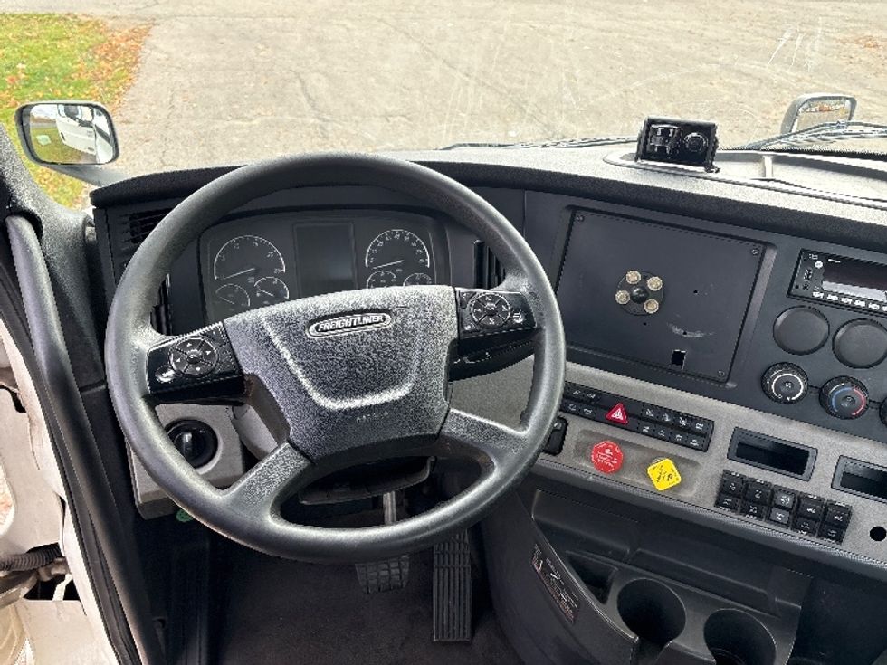 Day Cab Tractor-Heavy Duty Tractors-Freightliner-2020-T11664ST-Lansing-MI-480,818\n\t\tmiles-$ 40,250 - Image 11