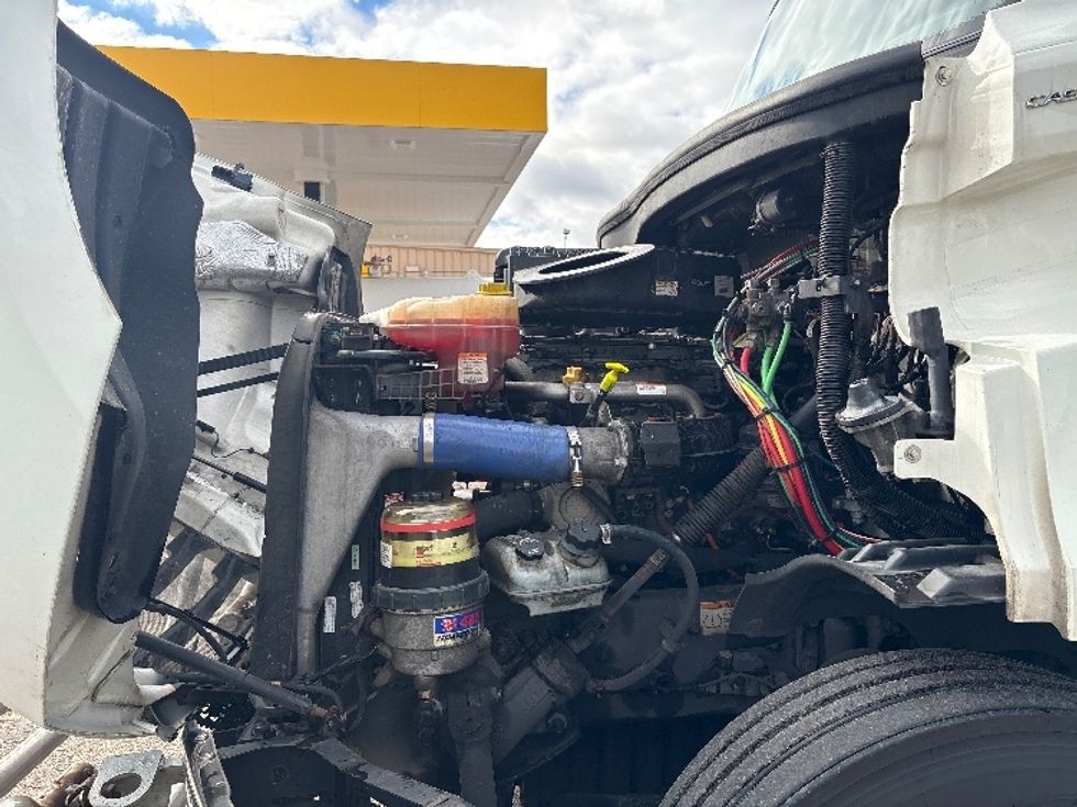 Day Cab Tractor-Heavy Duty Tractors-Freightliner-2020-T11664ST-Lansing-MI-480,818\n\t\tmiles-$ 40,250 - Image 16