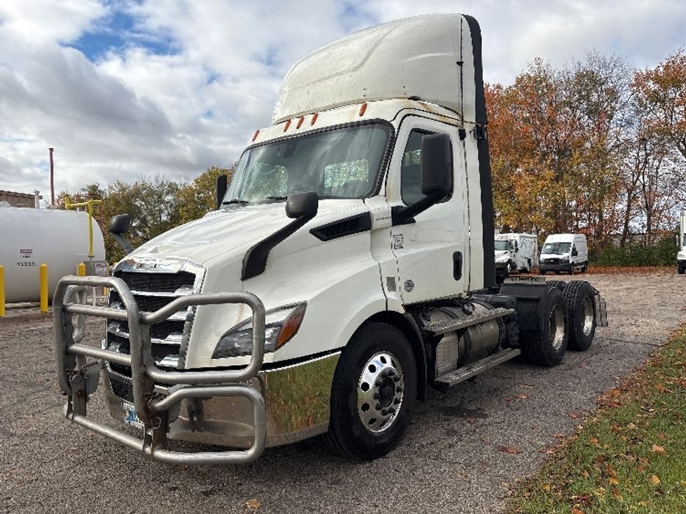 Day Cab Tractor-Heavy Duty Tractors-Freightliner-2020-T11664ST-Lansing-MI-480,818\n\t\tmiles-$ 40,250 - Image 3