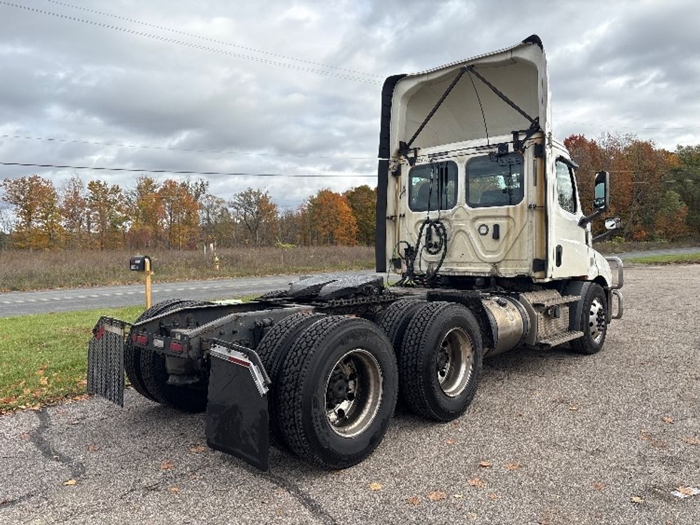 Day Cab Tractor-Heavy Duty Tractors-Freightliner-2020-T11664ST-Lansing-MI-480,818\n\t\tmiles-$ 40,250 - Image 7