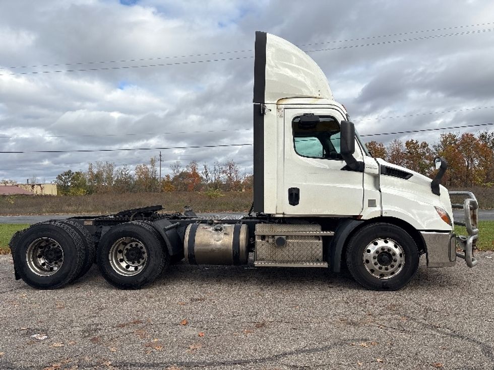 Day Cab Tractor-Heavy Duty Tractors-Freightliner-2020-T11664ST-Lansing-MI-480,818\n\t\tmiles-$ 40,250 - Image 8