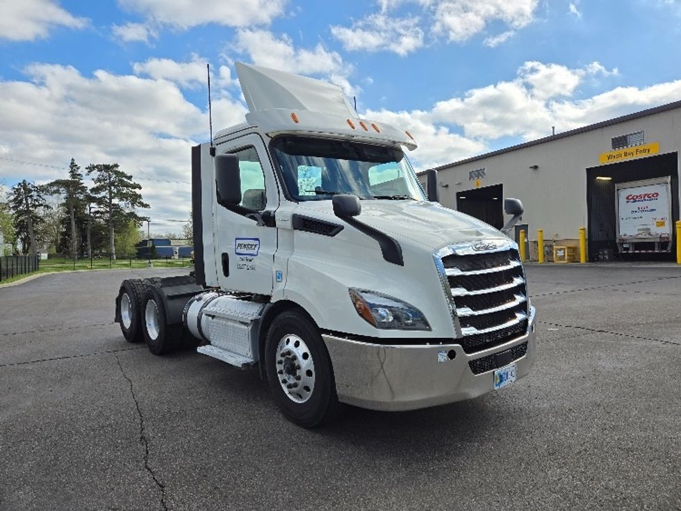 Day Cab Tractor-Heavy Duty Tractors-Freightliner-2020-T11664ST-Lansing-MI-574,284\n\t\tmiles-$ 34,500 - Image 1