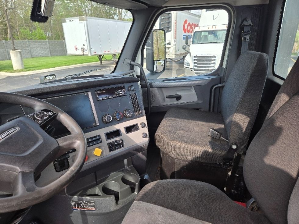 Day Cab Tractor-Heavy Duty Tractors-Freightliner-2020-T11664ST-Lansing-MI-574,284\n\t\tmiles-$ 34,500 - Image 10