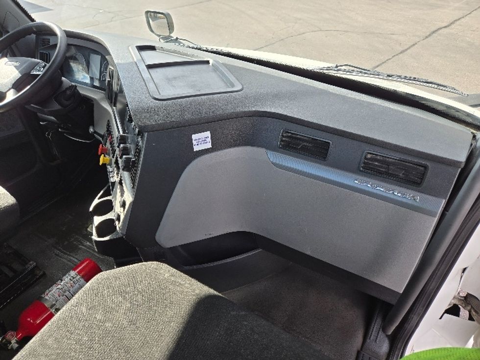 Day Cab Tractor-Heavy Duty Tractors-Freightliner-2020-T11664ST-Lansing-MI-574,284\n\t\tmiles-$ 34,500 - Image 13