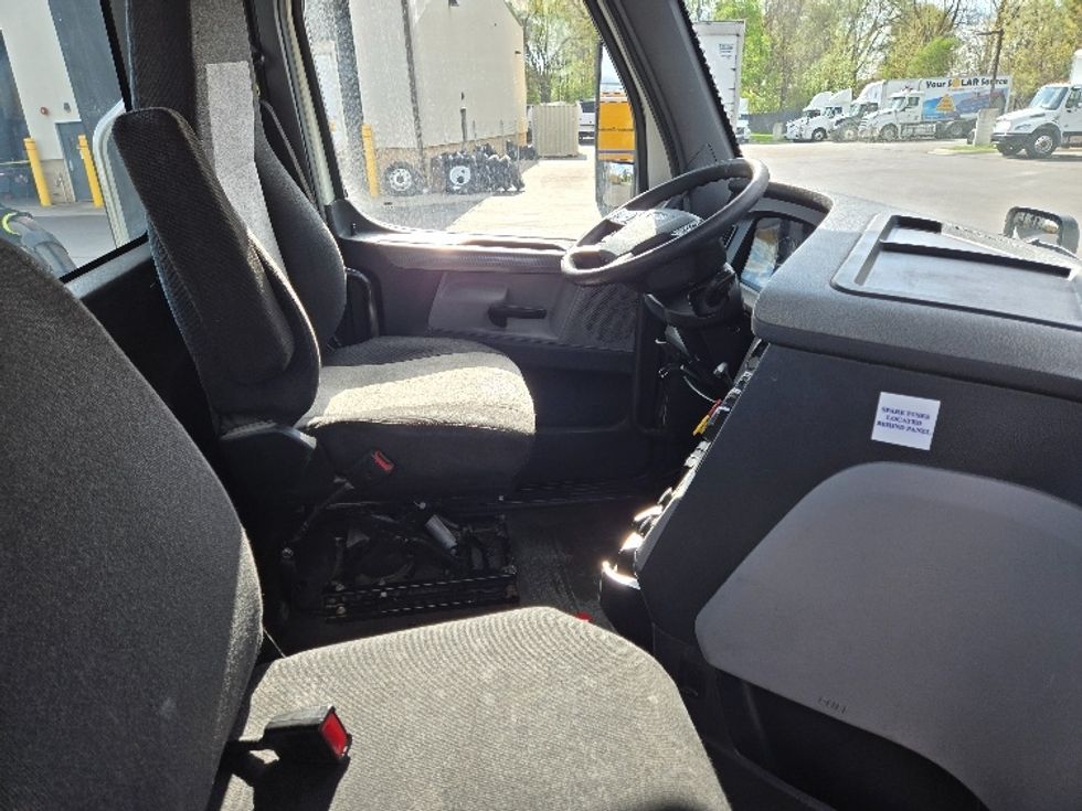 Day Cab Tractor-Heavy Duty Tractors-Freightliner-2020-T11664ST-Lansing-MI-574,284\n\t\tmiles-$ 34,500 - Image 14