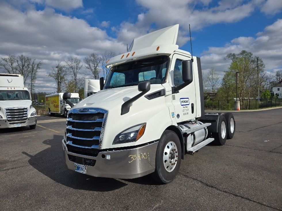 Day Cab Tractor-Heavy Duty Tractors-Freightliner-2020-T11664ST-Lansing-MI-574,284\n\t\tmiles-$ 34,500 - Image 3