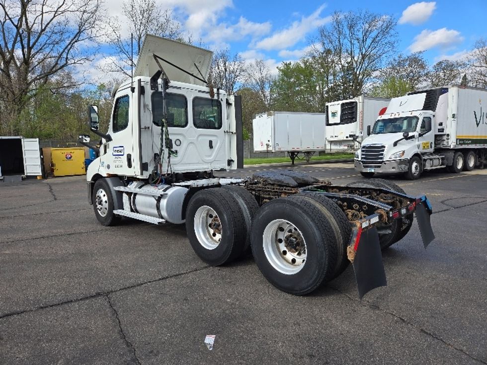 Day Cab Tractor-Heavy Duty Tractors-Freightliner-2020-T11664ST-Lansing-MI-574,284\n\t\tmiles-$ 34,500 - Image 5