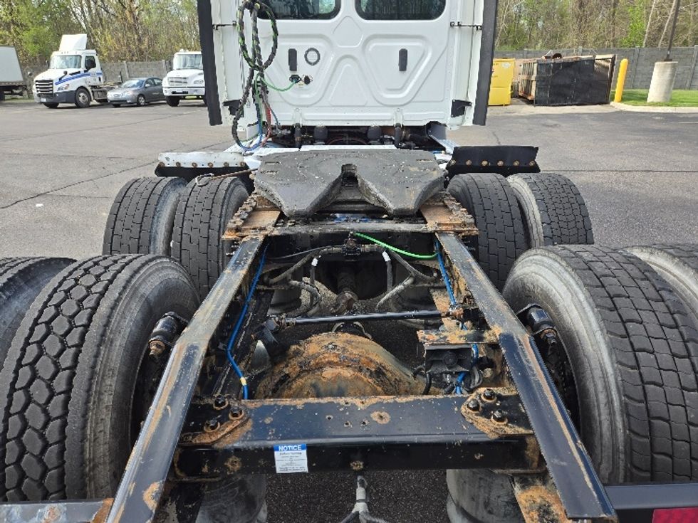 Day Cab Tractor-Heavy Duty Tractors-Freightliner-2020-T11664ST-Lansing-MI-574,284\n\t\tmiles-$ 34,500 - Image 6