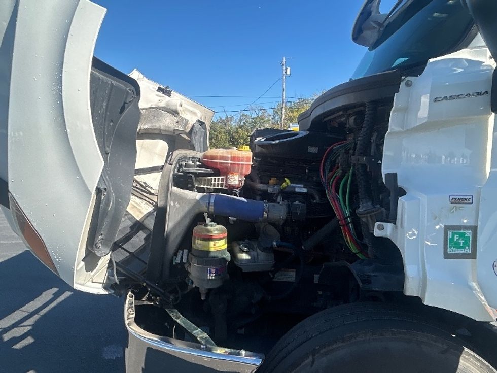 Day Cab Tractor-Heavy Duty Tractors-Freightliner-2020-T11664ST-Louisville-KY-356,084\n\t\tmiles-$ 47,750 - Image 16