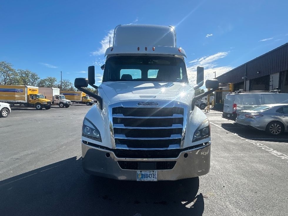 Day Cab Tractor-Heavy Duty Tractors-Freightliner-2020-T11664ST-Louisville-KY-356,084\n\t\tmiles-$ 47,750 - Image 2