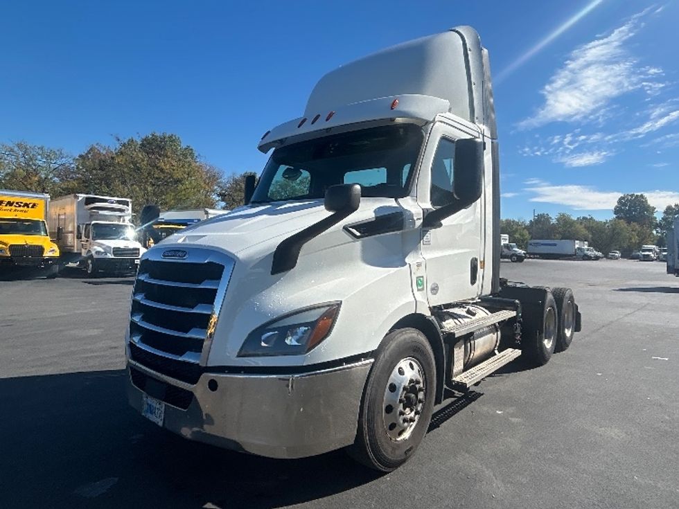Day Cab Tractor-Heavy Duty Tractors-Freightliner-2020-T11664ST-Louisville-KY-356,084\n\t\tmiles-$ 47,750 - Image 3