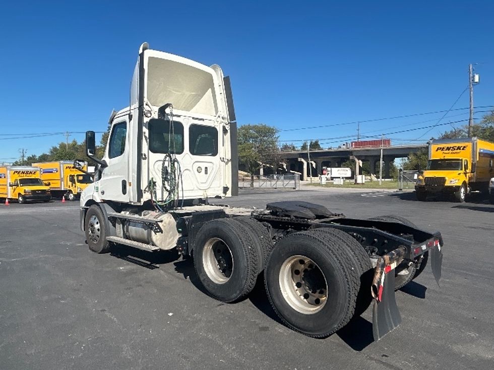 Day Cab Tractor-Heavy Duty Tractors-Freightliner-2020-T11664ST-Louisville-KY-356,084\n\t\tmiles-$ 47,750 - Image 5