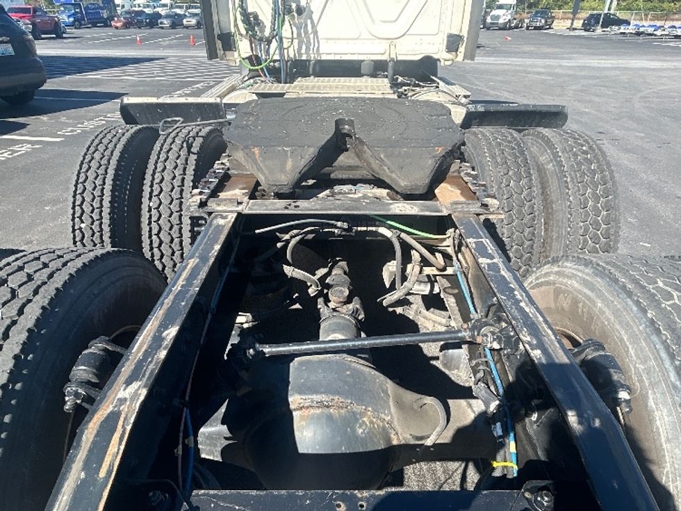 Day Cab Tractor-Heavy Duty Tractors-Freightliner-2020-T11664ST-Louisville-KY-356,084\n\t\tmiles-$ 47,750 - Image 6
