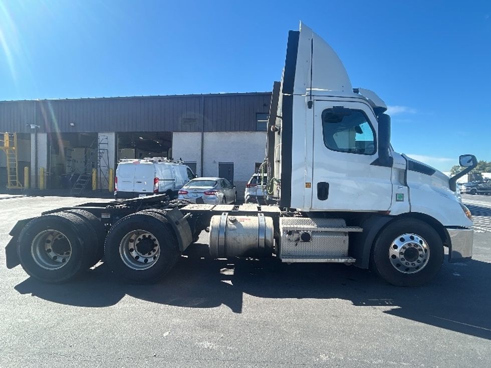 Day Cab Tractor-Heavy Duty Tractors-Freightliner-2020-T11664ST-Louisville-KY-356,084\n\t\tmiles-$ 47,750 - Image 8